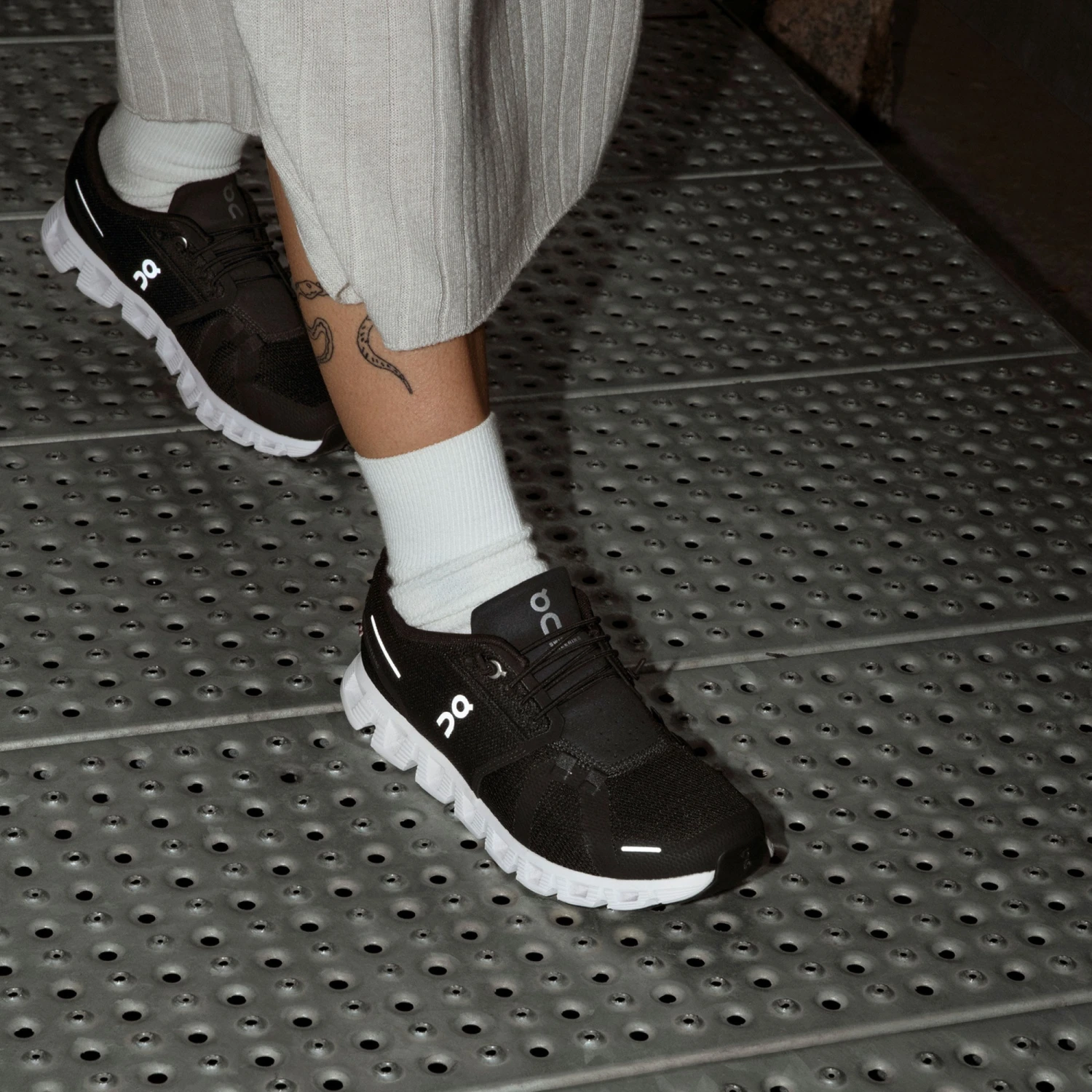 On Running Cloud 5 Womens Running Shoes - Image 8