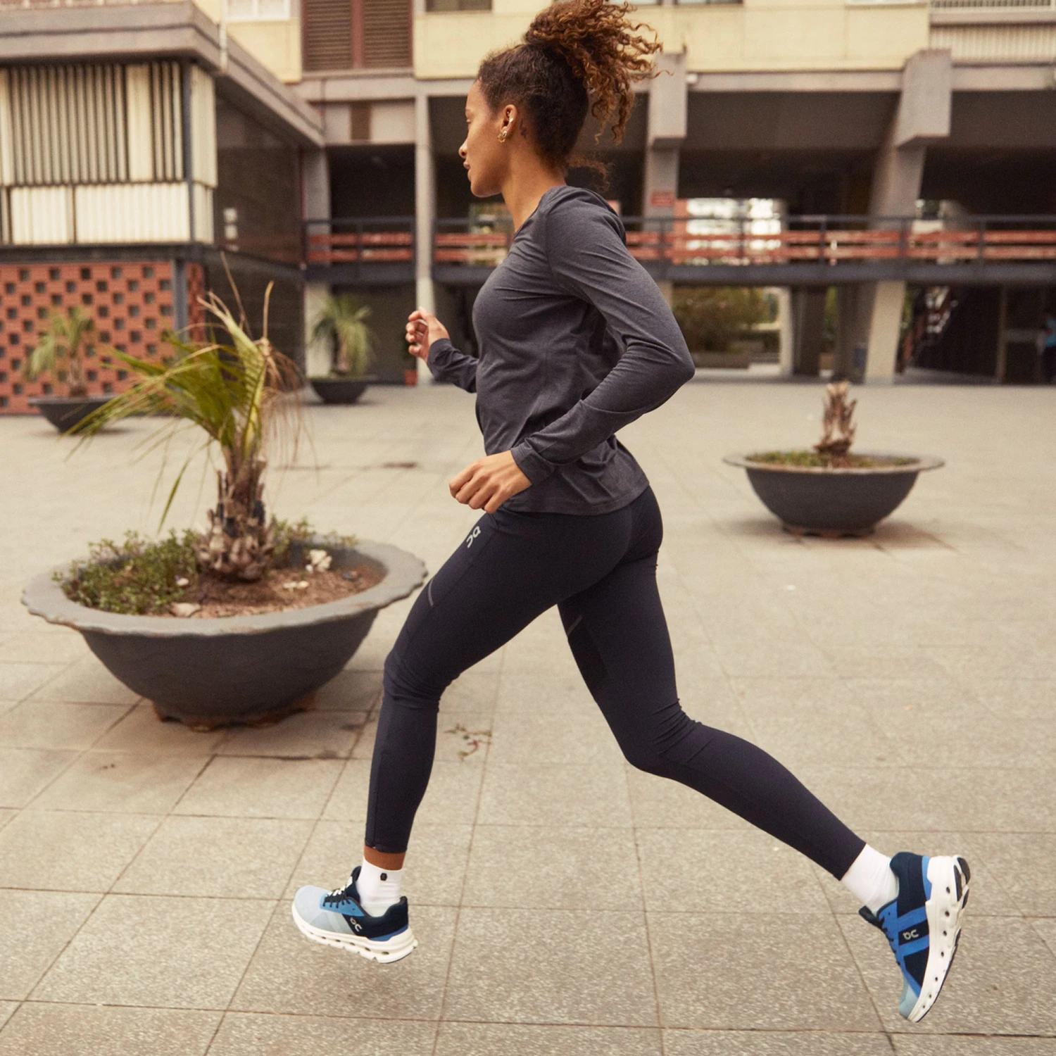 On Running Cloudrunner Womens Running Shoes - Image 12